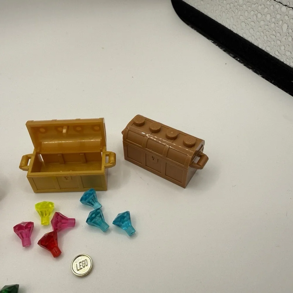 (LOT of 3) LEGO Treasure Chests Tan & Brown WITH GOLD & GEMS MONEY $$ - Picture 4 of 6